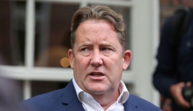 Electricity prices may rise by ‘up to 9pc’, minister warns as Taoiseach plays down predictions of jet fuel shortages