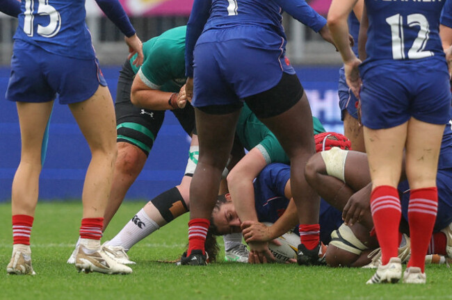 axelle-berthoumieu-has-an-incident-with-aoife-wafer