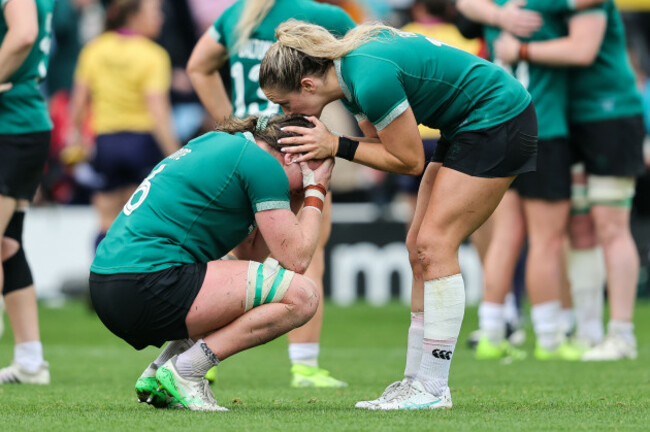 fiona-tuite-and-stacey-flood-dejected-after-the-match