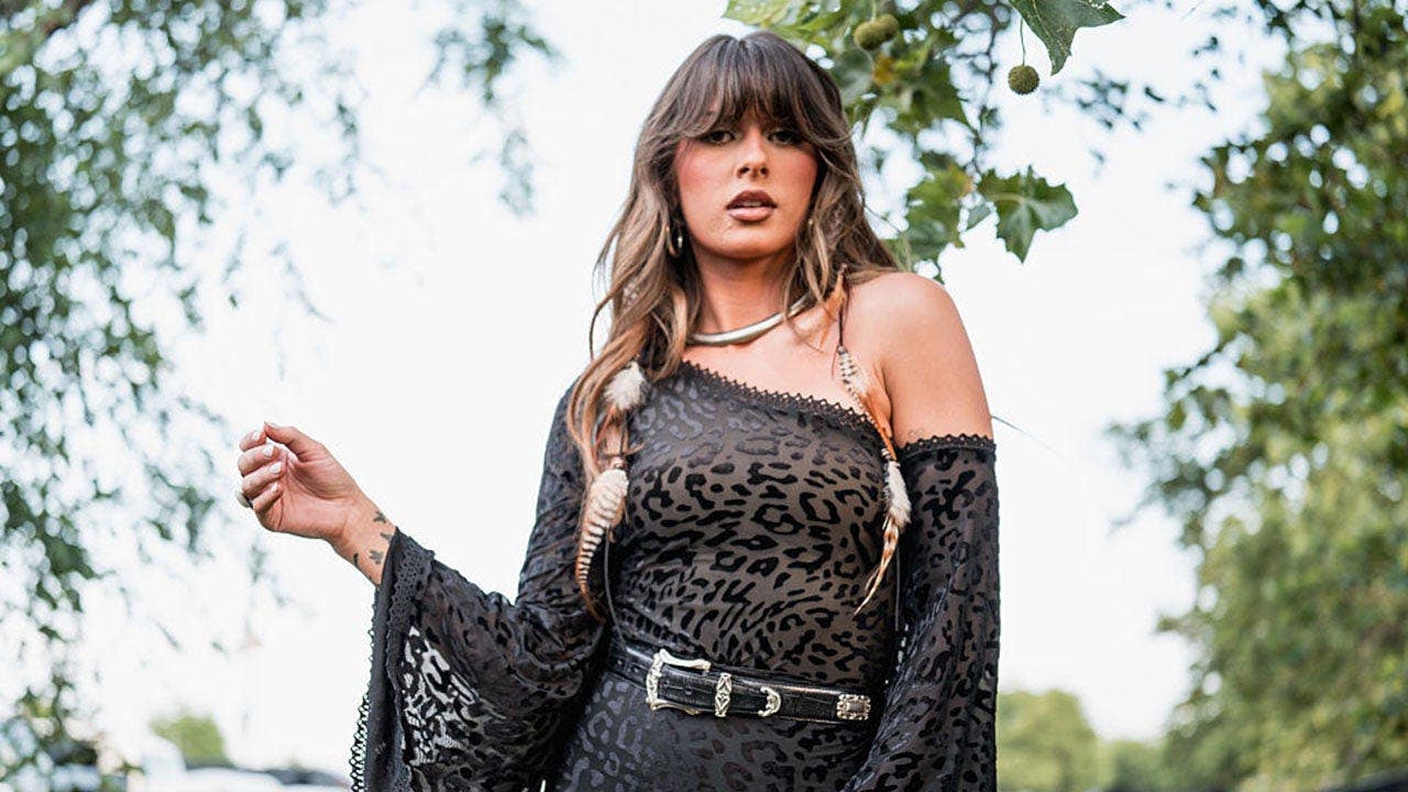 Ella Langley celebrates No. 1 album lakeside in a bikini and Mike Vrabel (sort of) apologizes