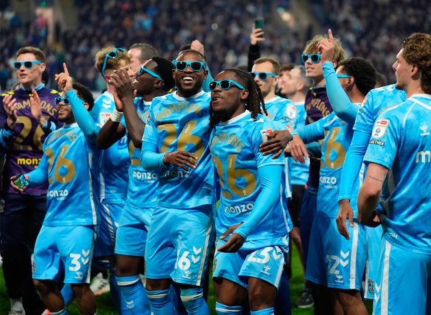 ‘Be back in time for kick-off on Sunday’ – Wrexham owners offer Coventry first-class trip to Las Vegas