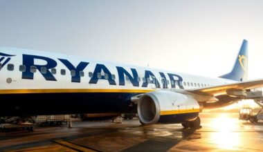 Ryanair to close airport check-in and bag-drop 20 minutes earlier amid queue concern