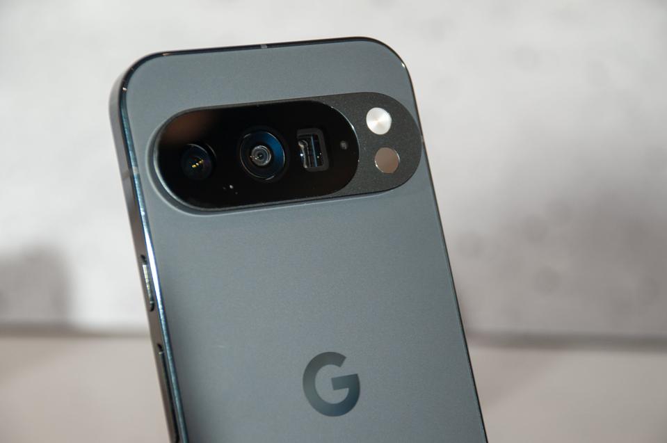 Google’s Aggressive New Pixel 10 Price Beats Samsung