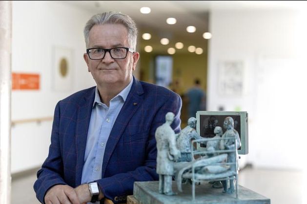 Ireland is unprepared for ‘enormous’ rise in cancer cases, leading oncologist warns