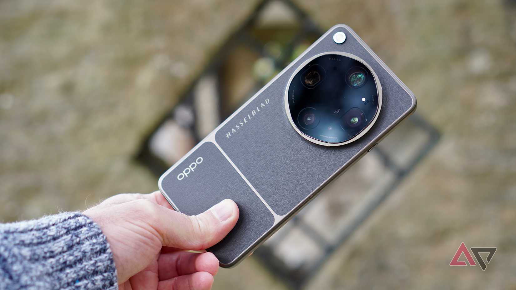 A person holding the Oppo Find X9 Ultra