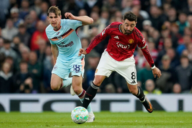 brentfords-yehor-yarmolyuk-left-and-manchester-uniteds-bruno-fernandes-fight-for-the-ball-during-the-premier-league-soccer-match-between-manchester-united-and-brentford-in-manchester-england-mon