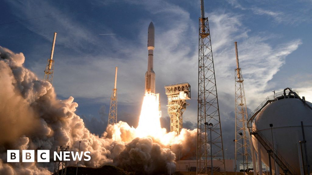 Amazon to spend $11bn on satellite firm in growing Starlink rivalry - BBC