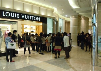 'Suckers? They Keep Buying Anyway'... 1 Trillion Won in Sales in Korea, 98% of Profits Remitted to Headquarters as Dividends