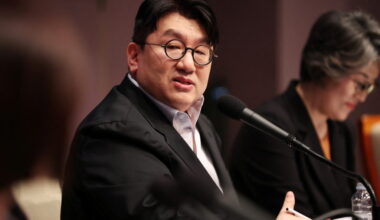 Bang Si-hyuk, Chairman of HYBE, speaks during a debate hosted by the Kwanhun club