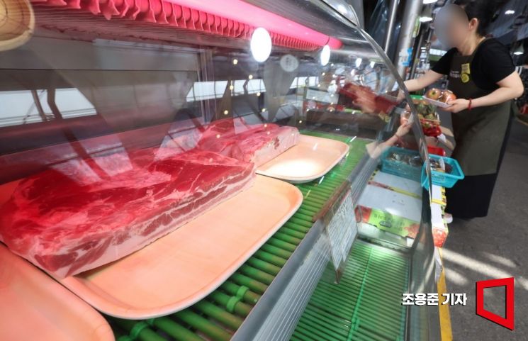 It shows that the burden of food expenses is directly affecting daily life overall. The Engel coefficient (the proportion of food expenses in total consumption) also exceeded 30%, reaching the highest level since the 1990s. Photo by Jo Yongjun