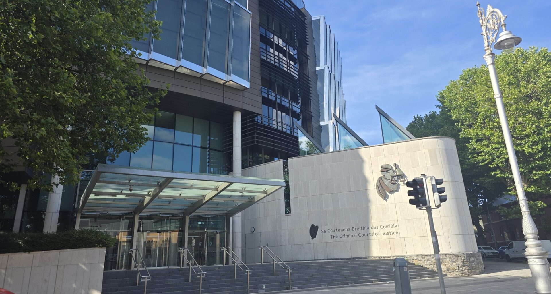 "Doctor" told man he would "cut" his "throat", court hears
