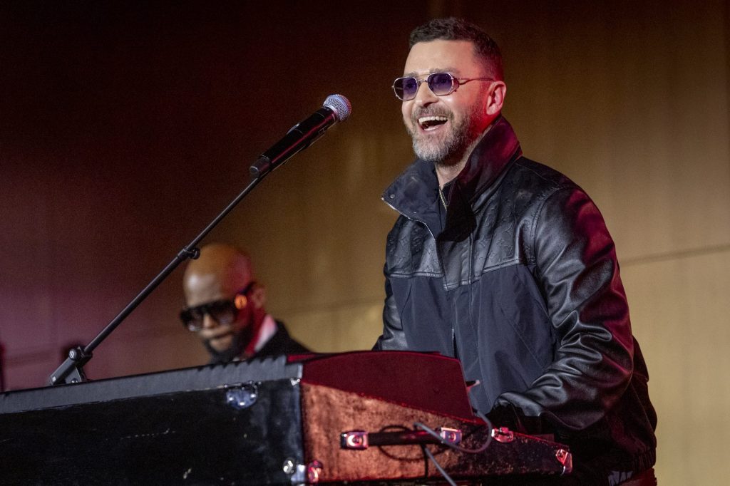 Justin Timberlake Reacts to Justin Bieber Coachella Cover