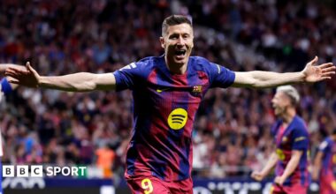 Robert Lewandowski celebrates scoring Barcelona's winner against Atletico Madrid