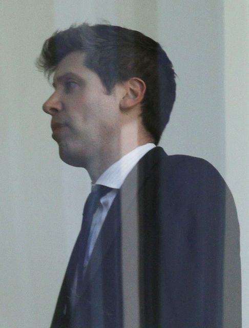 CEO of OpenAI Sam Altman walks on the day of the trial in Elon Musk's lawsuit over OpenAI for-profit conversion at a federal courthouse in Oakland, California, U.S., April 28, 2026. REUTERS/Manuel Orbegozo