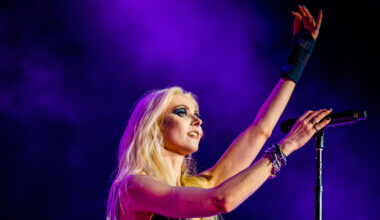 Taylor Momsen hospitalized with spider bite, posts photo of bite spreading up her leg