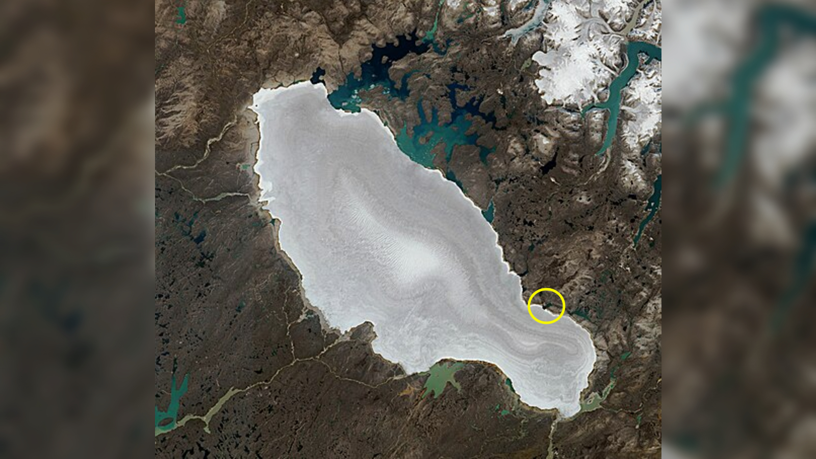 W zoomed out satellite photo of the Barnes Ice Cap with a ring showing the location of Gee Lake