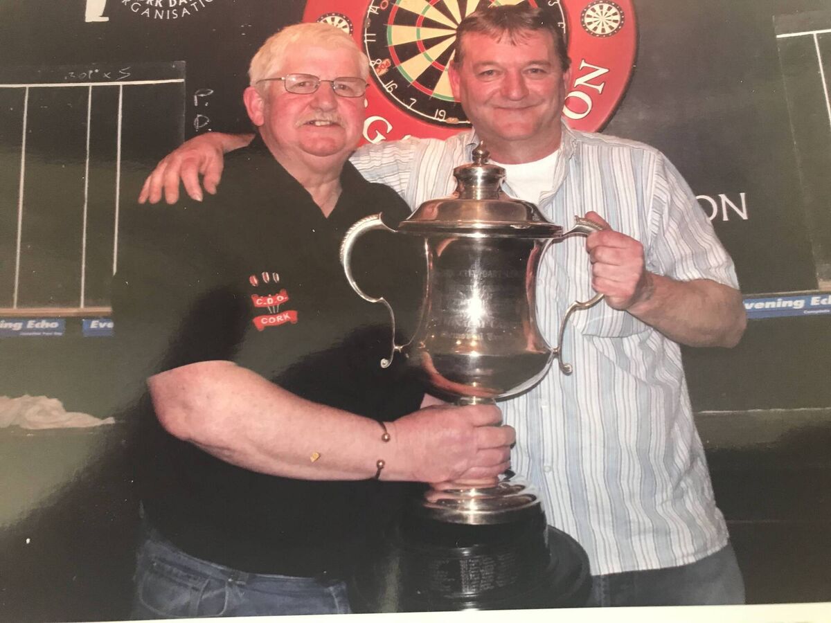 John Dinnybobs McCarthy is presented with the Murphy Individual Cup by the late Roy O’Donovan in 2012. 