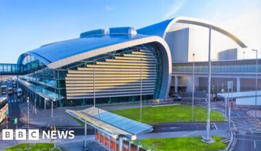 Man dies after being hit by bus at Dublin Airport - BBC