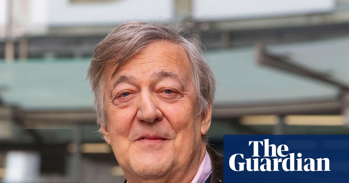 Stephen Fry sues tech conference organisers for £100,000 over fall from stage | Stephen Fry