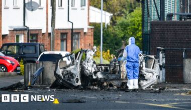 Dunmurry: Homes evacuated after suspected car bomb explodes near police station - BBC