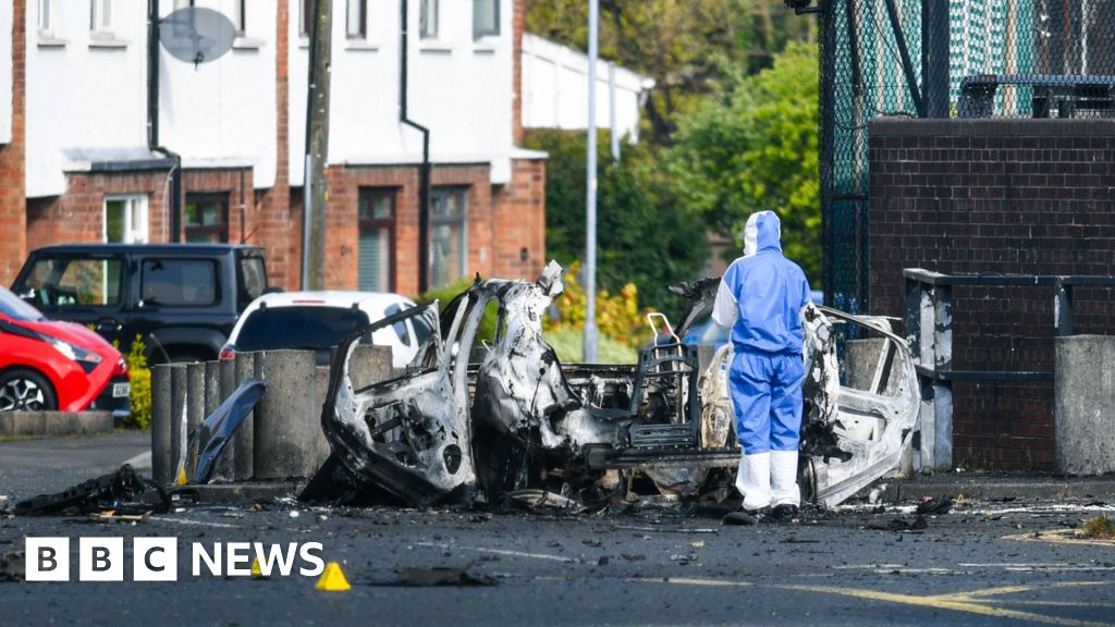 Dunmurry: Homes evacuated after suspected car bomb explodes near police station - BBC