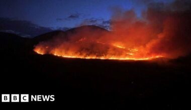 Public urged to stay away as firefighters tackle wildfire in Mournes - BBC