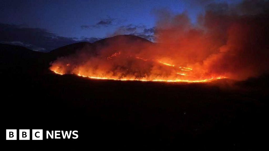 Public urged to stay away as firefighters tackle wildfire in Mournes - BBC