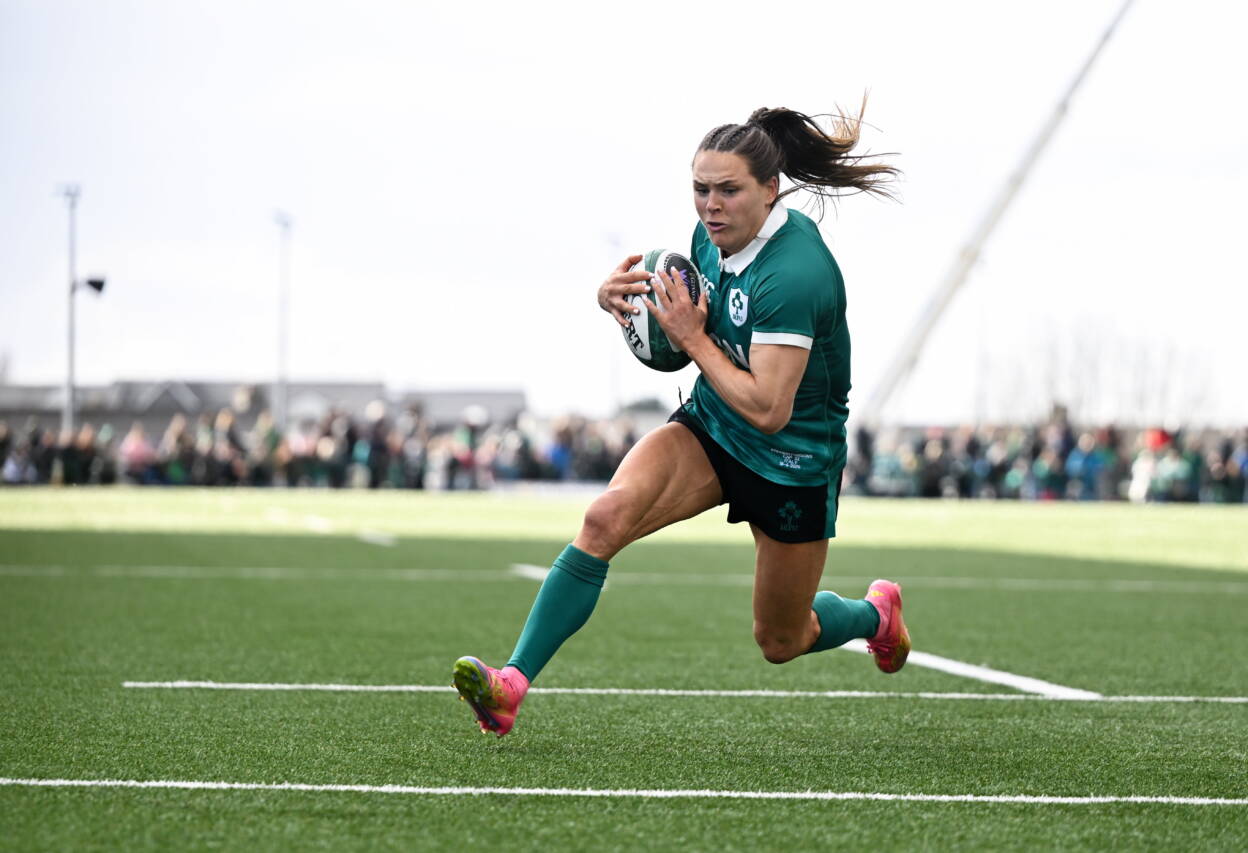 Béibhinn Parsons scores Ireland's third try against Italy in Galway