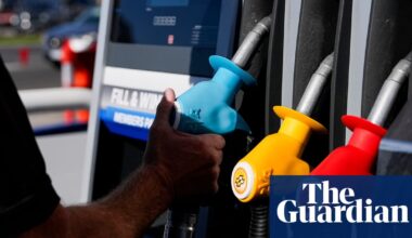 Feeling gloomy about the economy? The ‘vibecession’ has arrived in Australia – but experts are less worried | Australian economy