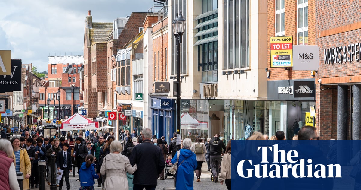 Price rises in UK shops slow as retailers apply heavy discounts to lure shoppers | Retail industry