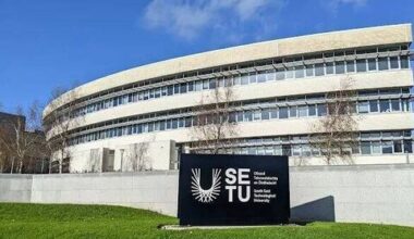 Threatened with robbery at knifepoint at SETU campus - News