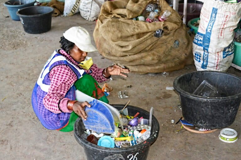 A waste worker segregates plastic waste. In India’s cities, awareness of plastic pollution is widespread, and yet single-use plastics remain embedded in everyday transactions. Image courtesy of India Water Portal via Flickr (CC BY-NC-SA 2.0).