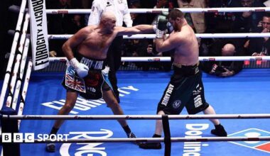 Anthony Joshua puts his fist up