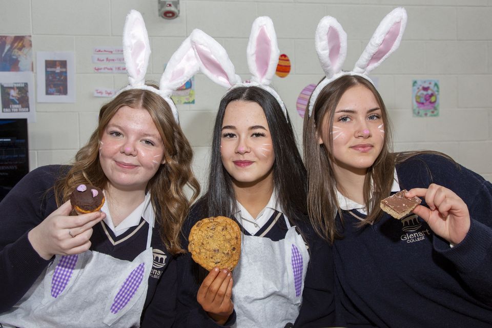Ella Murphy, Alannah Fitzgerald and Erica Bunduchi at the Glenart College TY Easter fair in aid of Enable Ireland. Photo: Michael Kelly