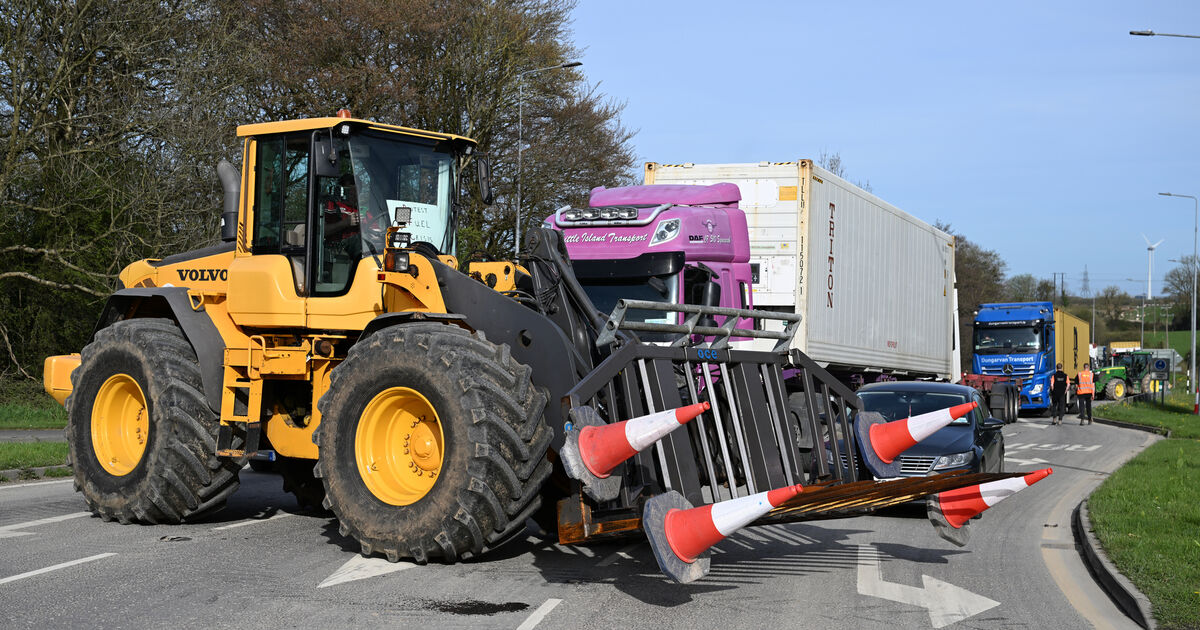 Defence Forces to be deployed; gardaí say protestors blocking fuel depots risk arrest
