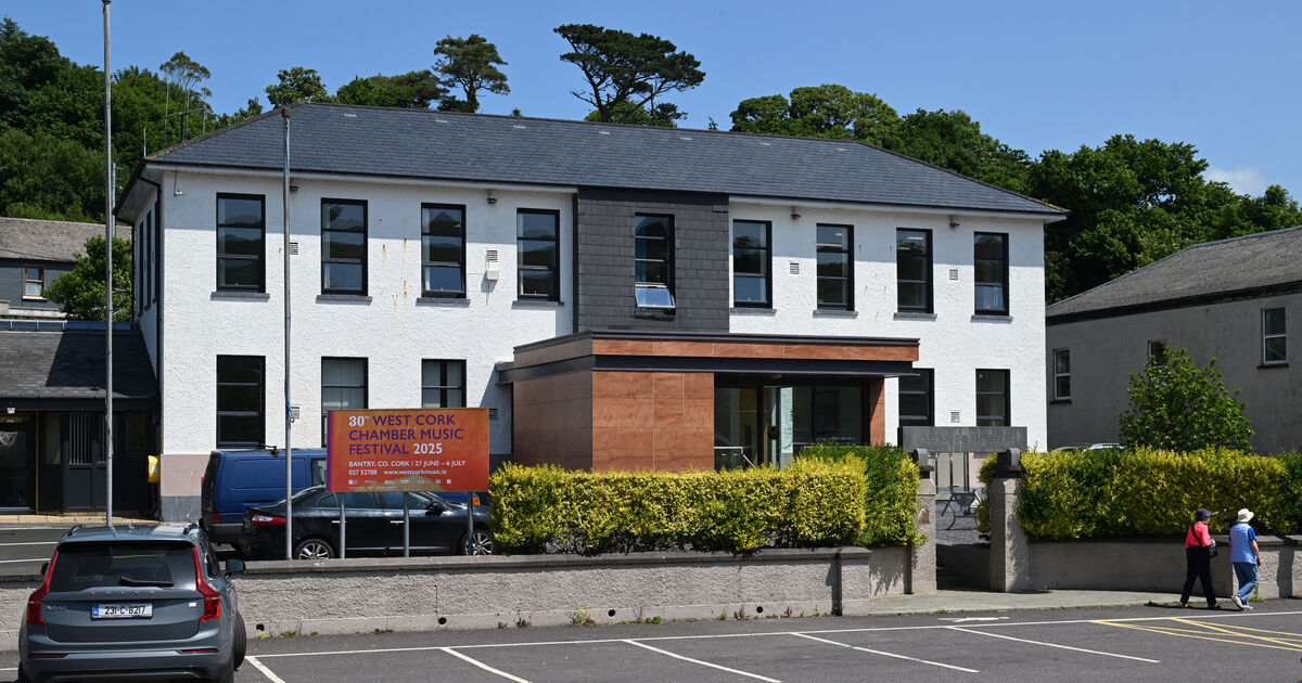 Dog walker found man having sex in vehicle at Cork car park