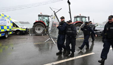 Gardaí secure entry to Cork's Whitegate refinery; fuel protesters refused access to meeting
