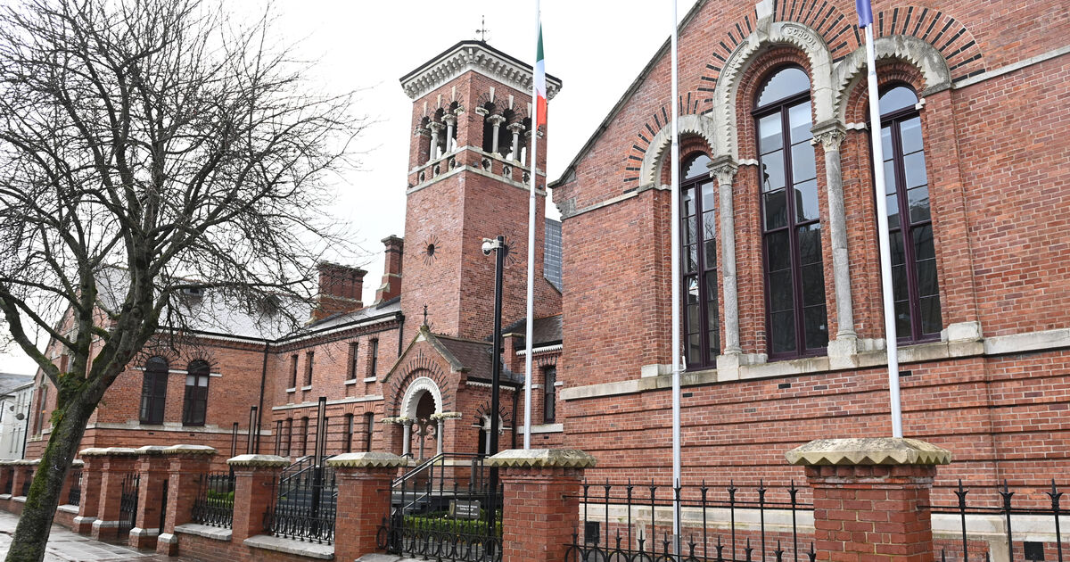 Man, 34, charged with sexually assaulting 10-year-old daughter