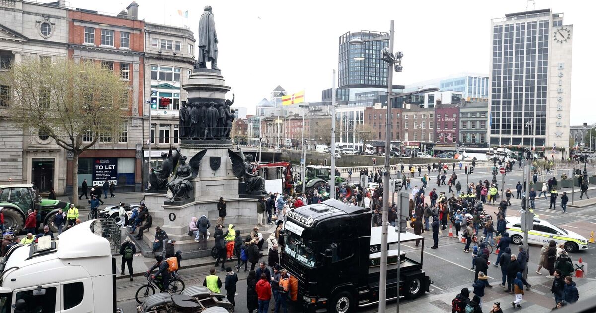 Talks to resume but no fuel deal until the blockades end; garda water cannon arrives in Cork city