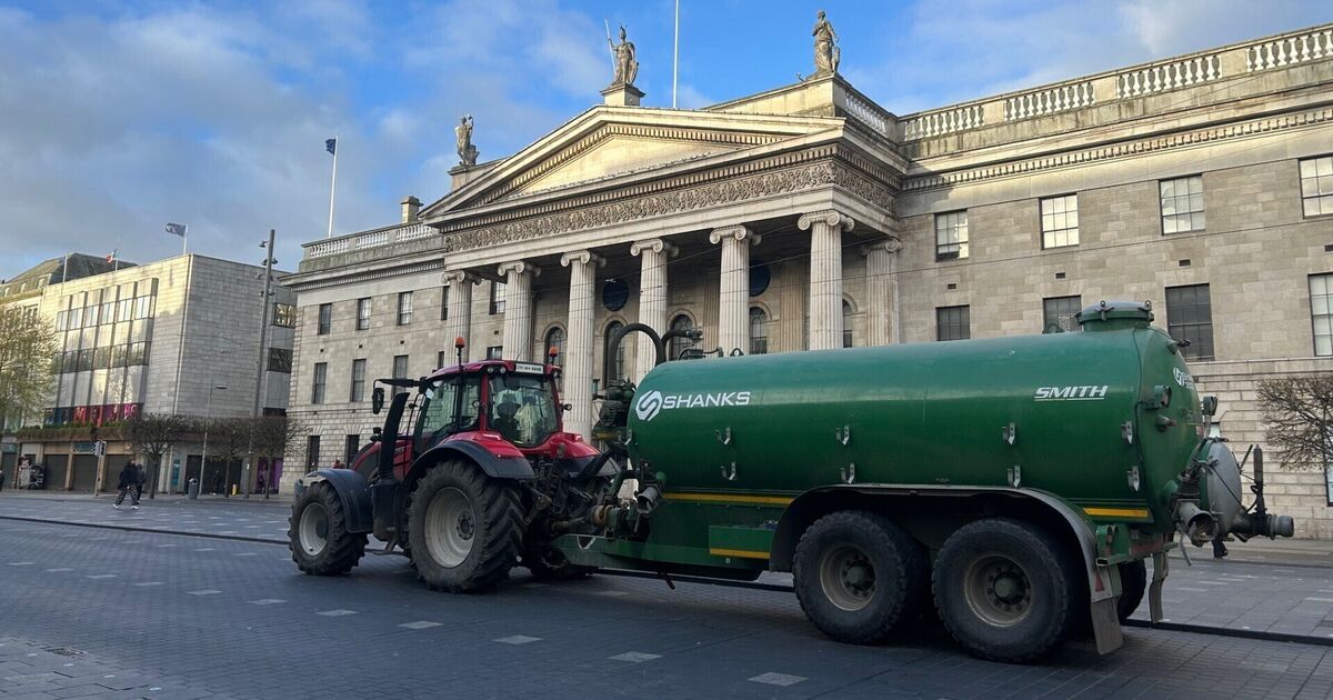 Fuel protesters 'ambushed' by gardaí; Emergency Cabinet meeting; Trucks leave Cork refinery