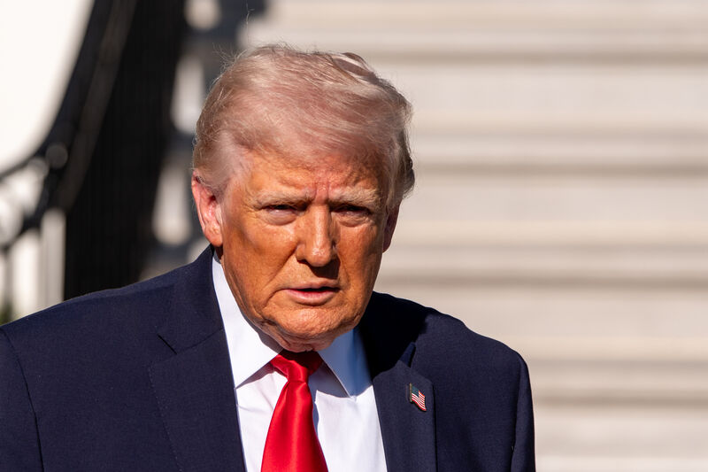  Donald Trump speaks with reporters before departing on Marine One from the South Lawn of the White House, Saturday, April 11, 2026, in Washington. (AP Photo/Alex Brandon)