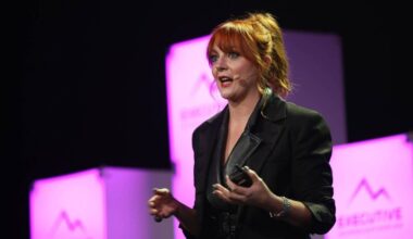 Cork native Samantha Barry to leave Glamour editor-in-chief role