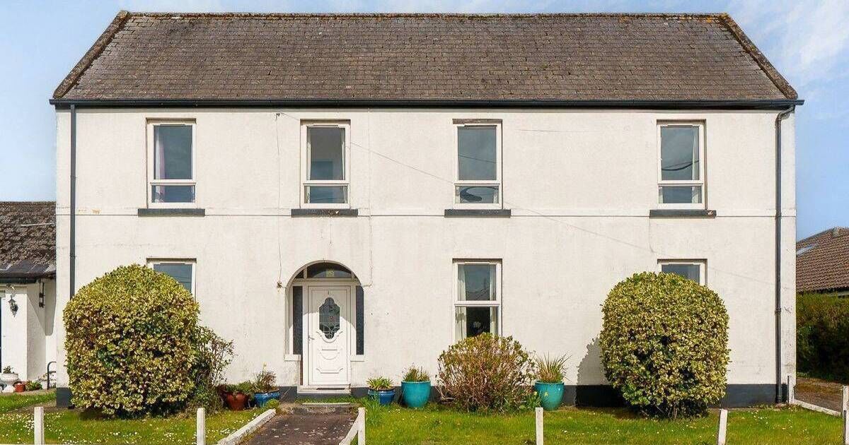 Eight-bed coastal Colossus hits the Youghal market for €325,000