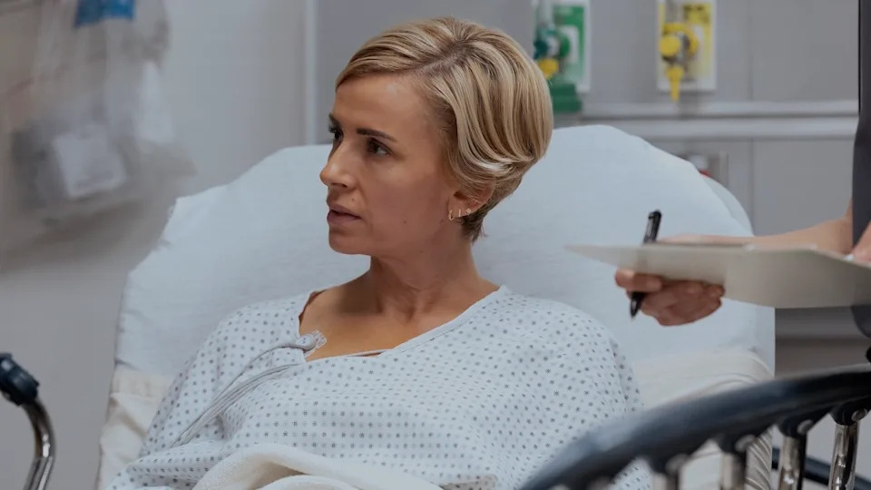 Sara Wyle, Noah Wyle's wife, in The Pitt 213