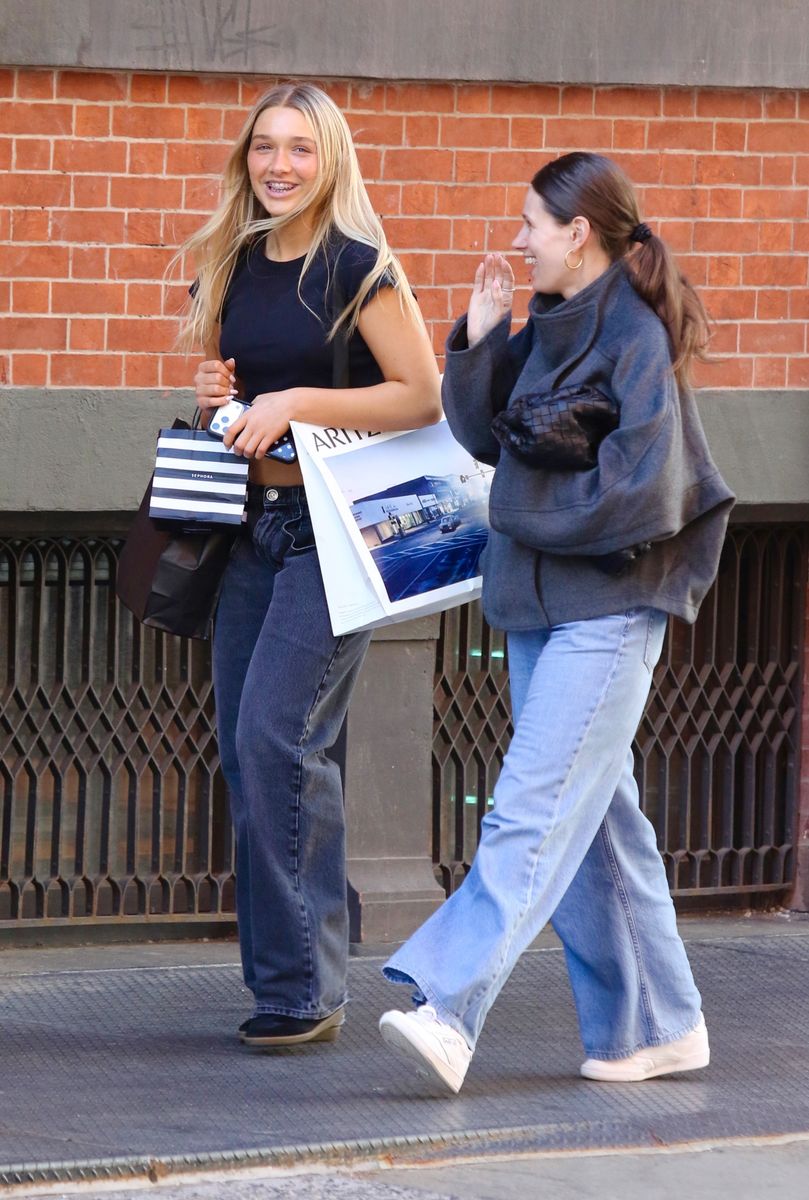 Spotted in SoHo, Harper Beckham embraced an effortlessly cool urban look, trading her usual polished dresses for a cropped black T-shirt paired with loose, dark-wash denim jeans. 