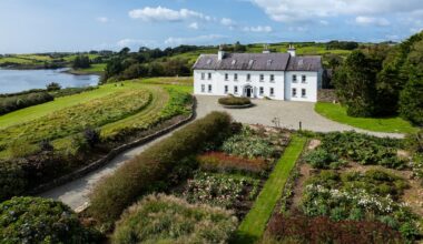 Join west Cork’s rich and famous at Skibbereen home formerly owned by bank chief – The Irish Times