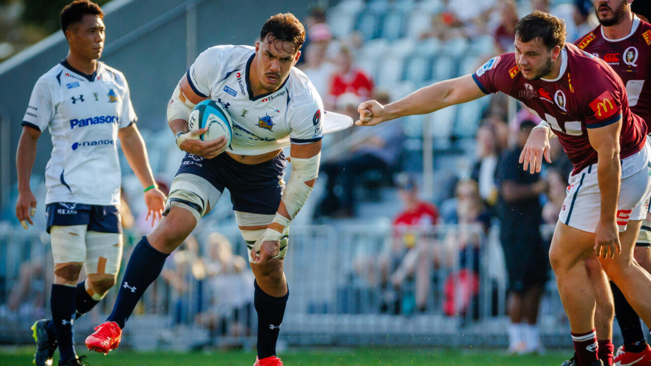 In-demand prop De Lutiis rebuffs Ireland to commit to Australia