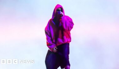 Justin Bieber headlines Coachella with nostalgia-fuelled set - BBC