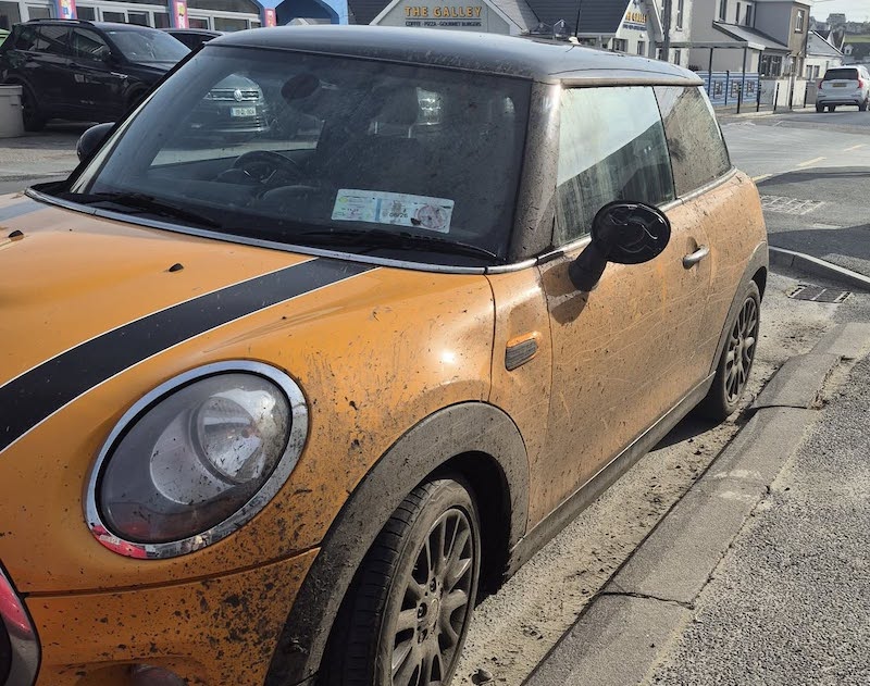 Car owner gives cheeky thieves 'mini' ultimatum