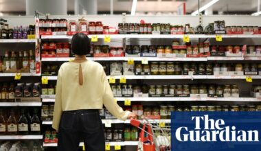 Cost of living drives Australian shoppers to ‘pantry loading’, as ‘you can do so much with beans’ | Cost-of-living crisis